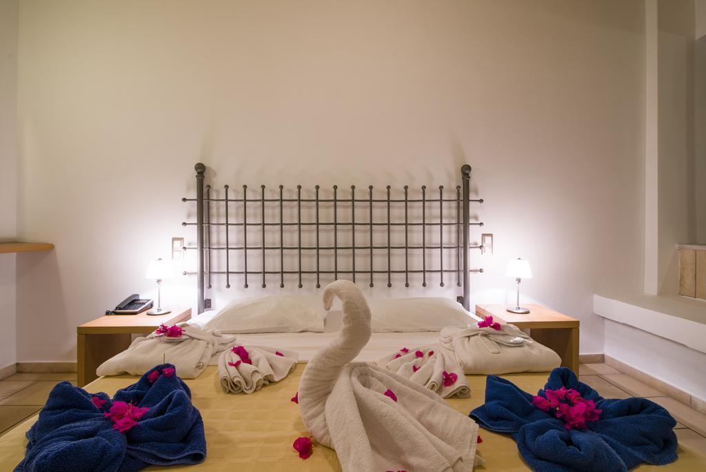 Antinea & Spa Hotel Kamari (Santorini)
