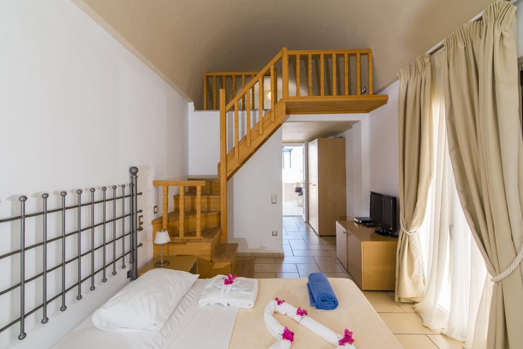 Antinea & Spa Hotel Kamari (Santorini)