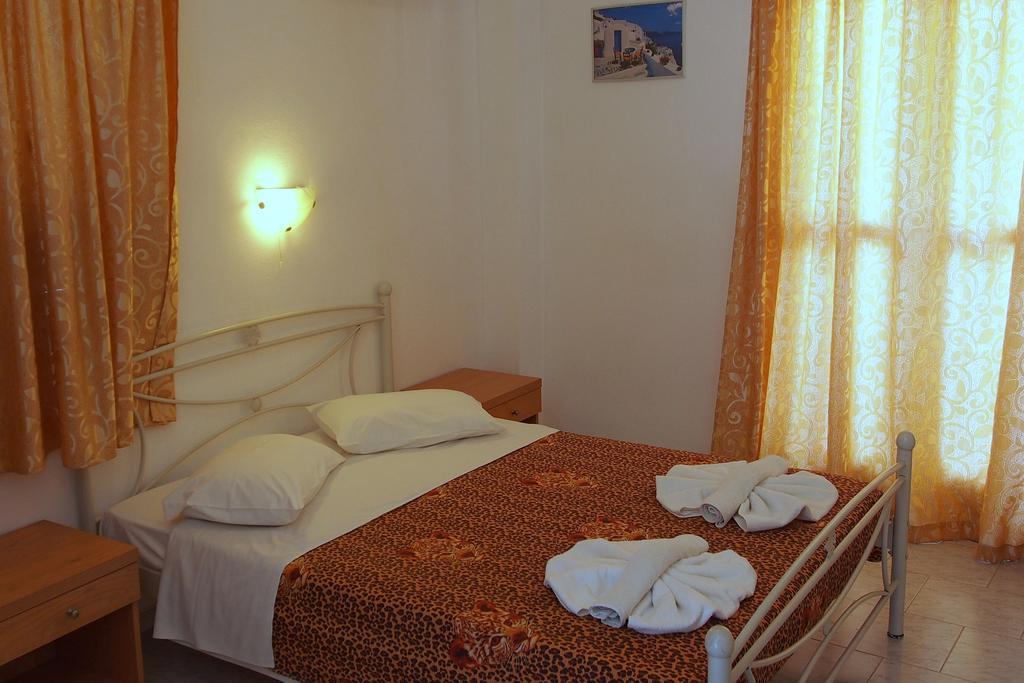 Villa Markos Perissa (Santorini)