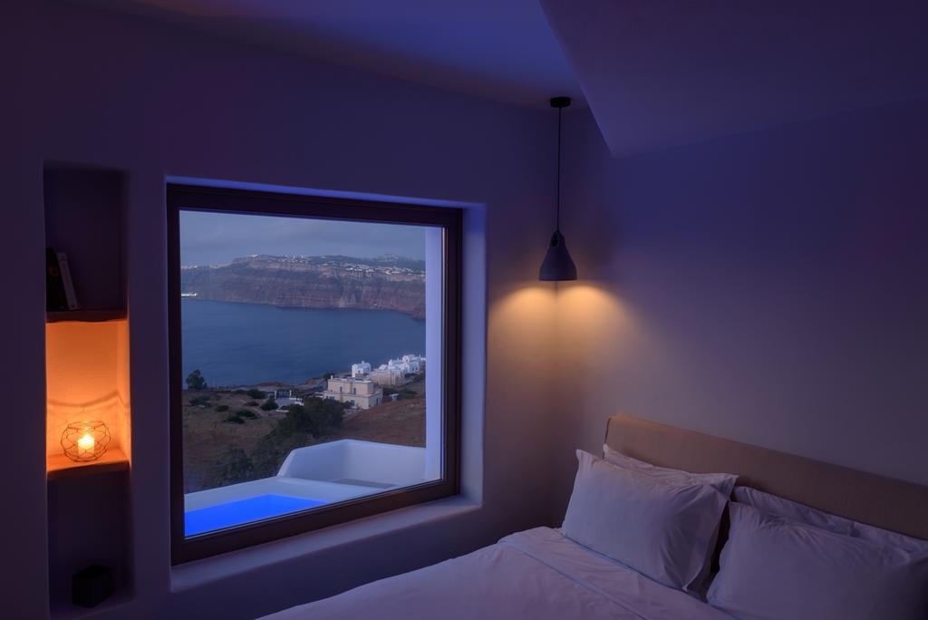 Earino And Akrotiri (Santorini)