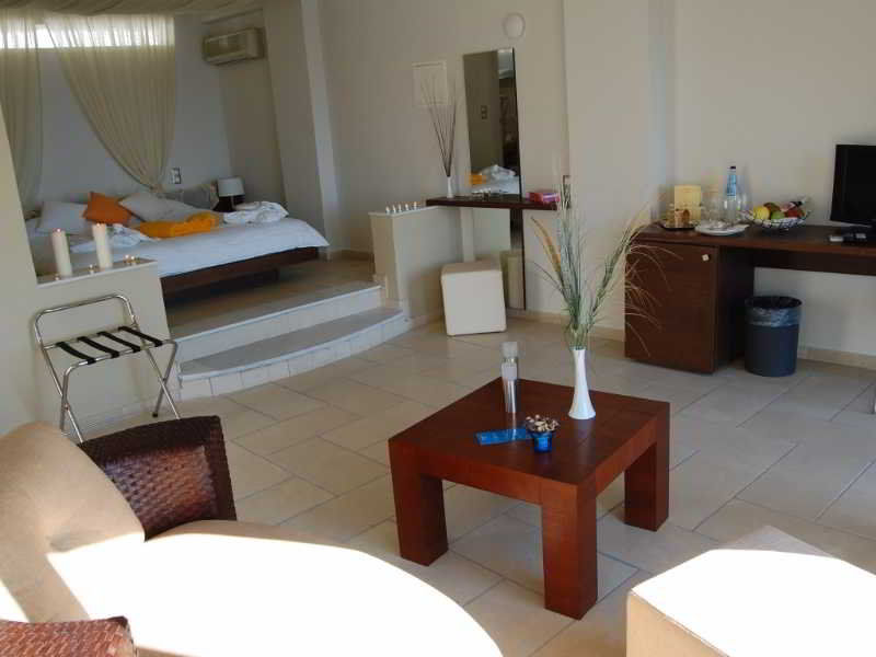 Antinea & Spa Hotel Kamari (Santorini)