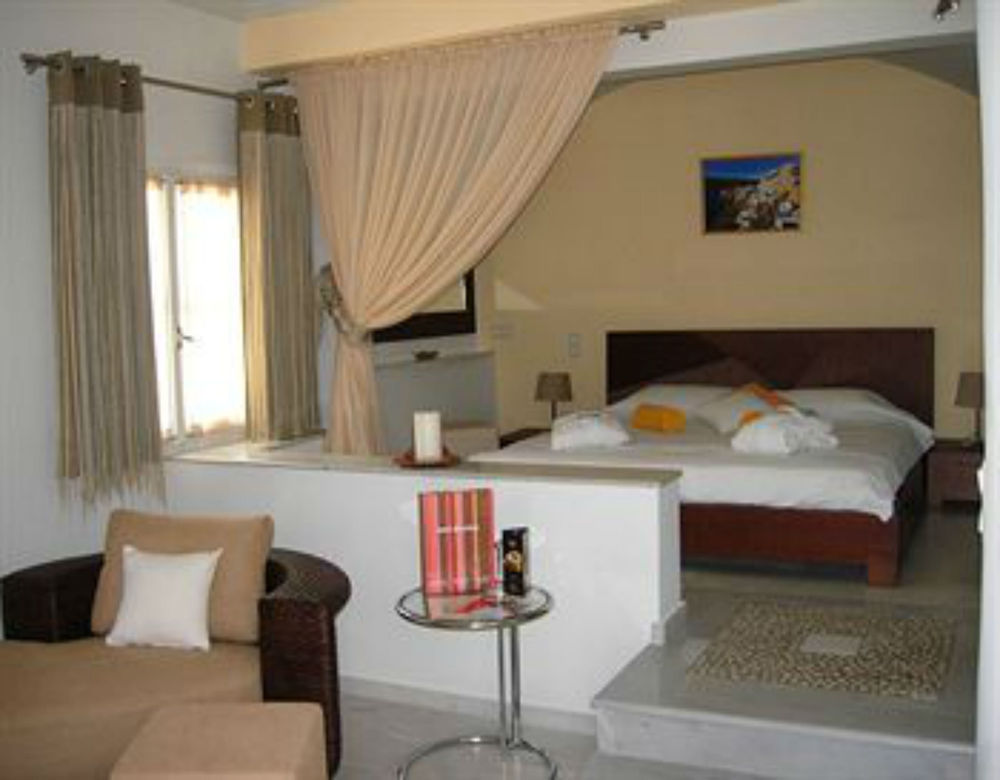 Antinea & Spa Kamari (Santorini)
