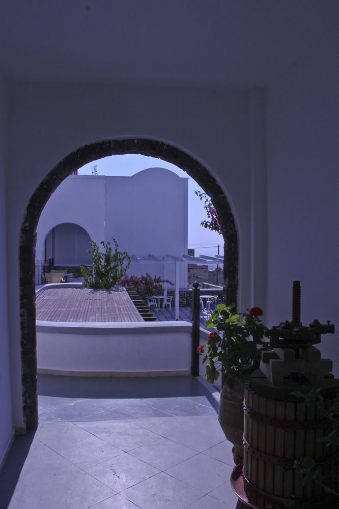 New Haroula 3* Fira (Santorini)