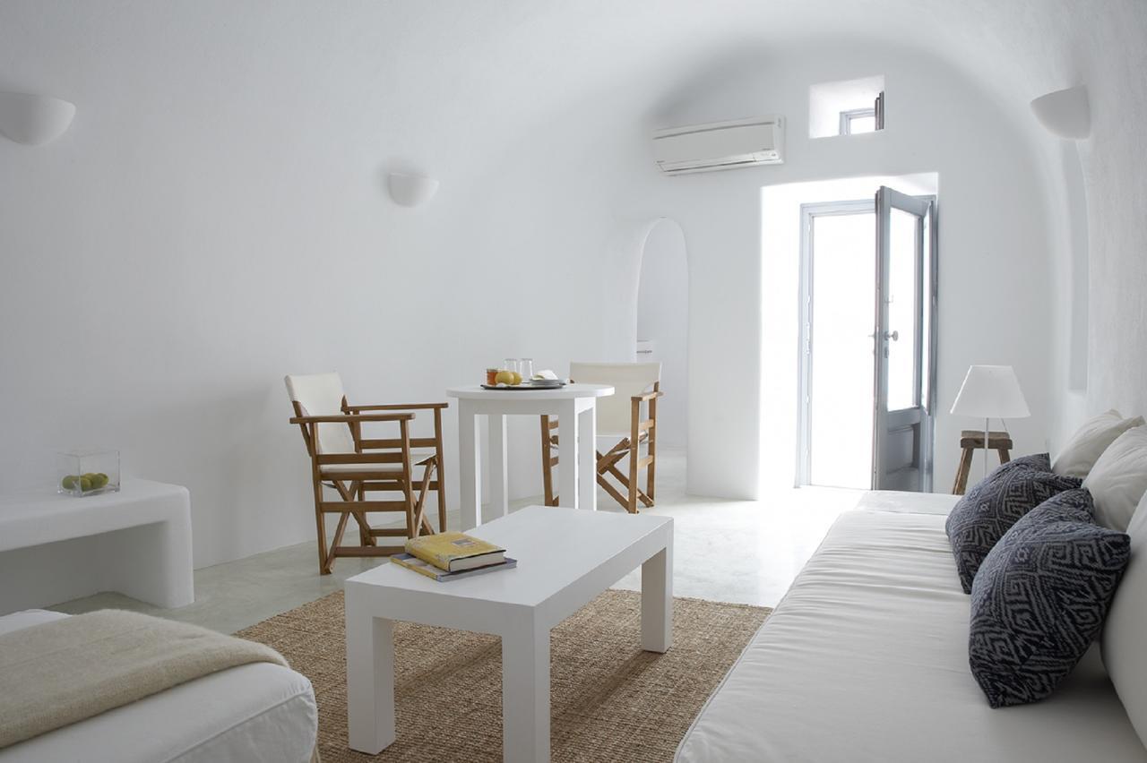 White Villa Oia (Santorini)
