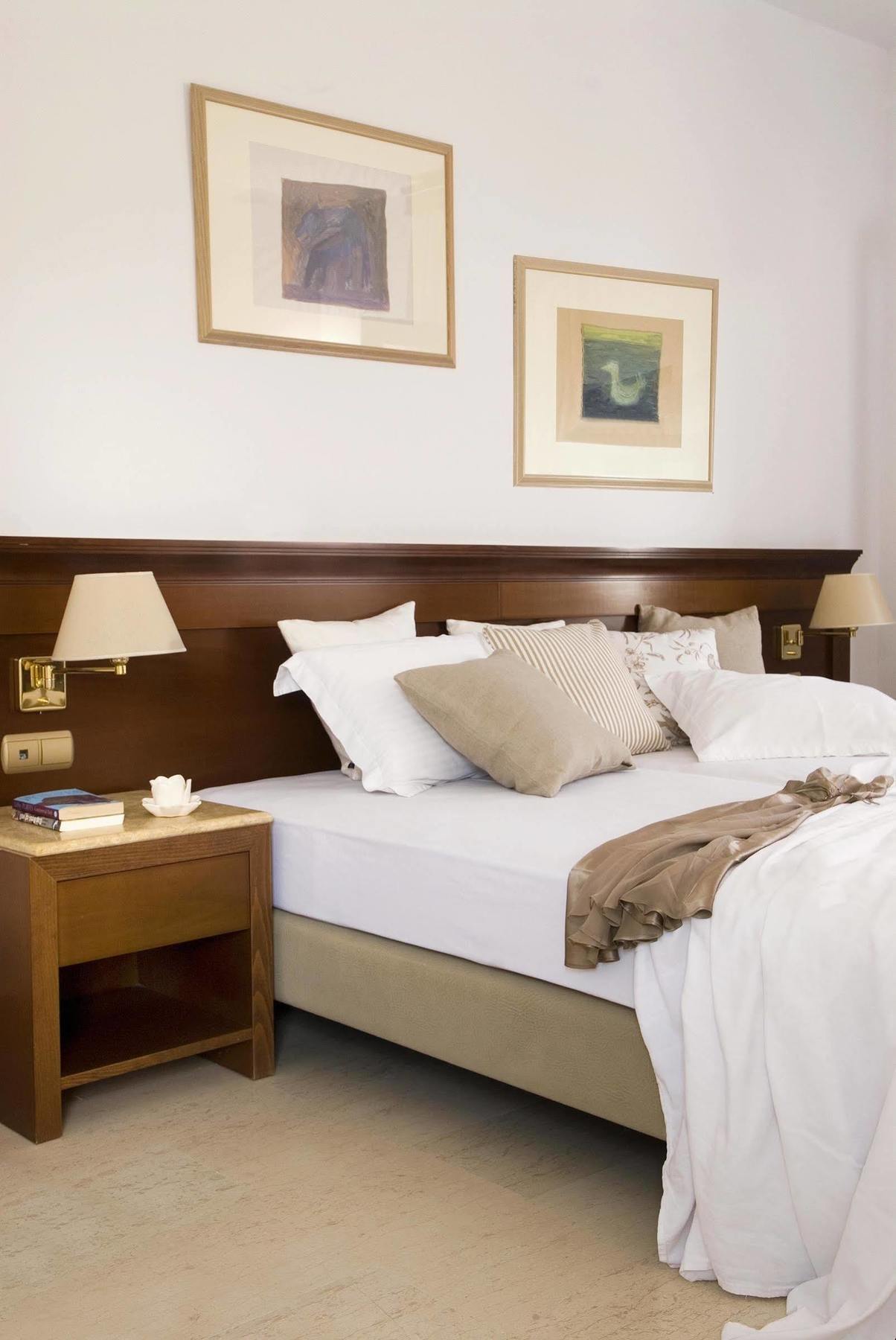 Hotel 9 Muses Santorini 5*