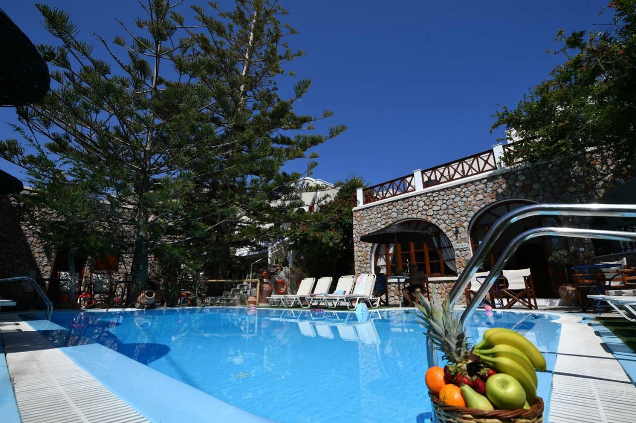 Philoxenia & Hotel Perissa (Santorini)