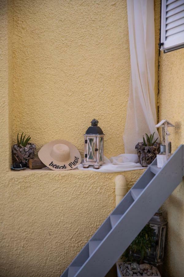 Pasithei Aparthotel Perissa (Santorini)