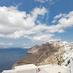 Doukas Caldera Suites