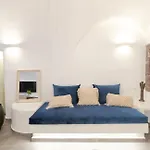 Doukas Caldera Suites