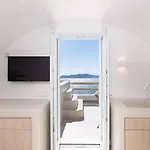 Airth Santorini Suites