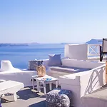 Alexander\'S Suites