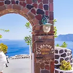 Alexander\'S Suites