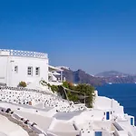 Alexander\'S Suites