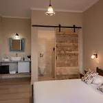 The Boathouse Hotel
