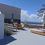 Aqua Serenity Luxury Suites Santorini