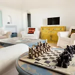 Sleeps8-Parking-Garden-Pool-Sunsets-Barbeque