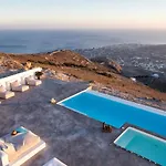 Sleeps8-Parking-Garden-Pool-Sunsets-Barbeque