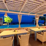 Sigalas Beach Hotel