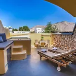 Cyclops Beach Apartments