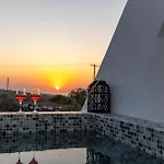 Theophrasti Suites