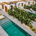 Numa Santorini