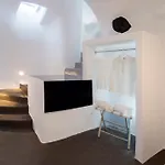 Aqua Serenity Luxury Suites Santorini
