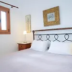 Fira Central Apartments With Veranda