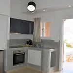 De_Naxia Suites