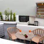 Deluxe Hotel Santorini