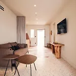 Nous Santorini