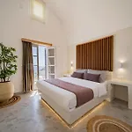 Bluewhite Suites & Villa Santorini