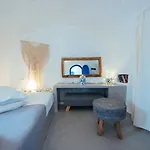 Blu Bianco Cave House By Sv