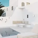 Bluewhite Suites & Villa Santorini