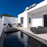 Thrilling Santorini Villa Villa Gauche 2 Bedrooms Furnished Sun Terrace With Private Heated Pool Perissa