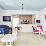 Zorbas Hotel Santorini