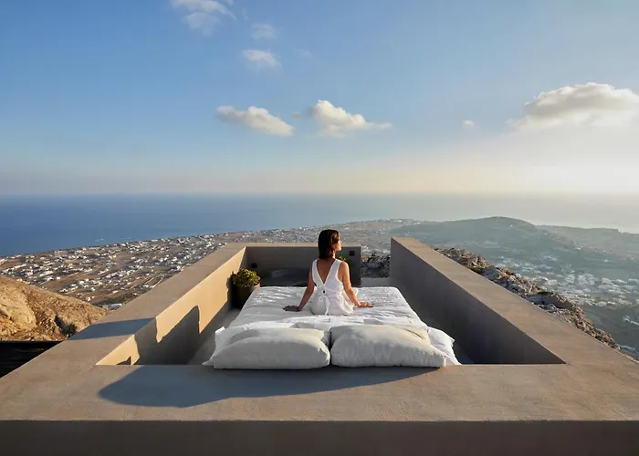 Santorini Sky, The Lodge