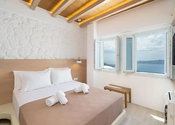 Airth Santorini Suites