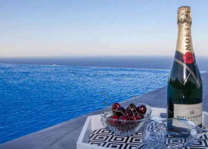 Luna Rossa Santorini