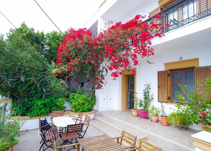 Fira Central Apartments With Veranda