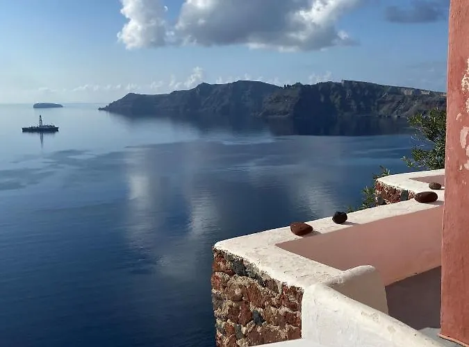 Nano Oia Canaves
