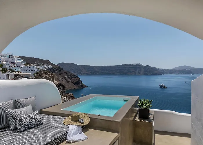 3 Caves By Caldera Houses