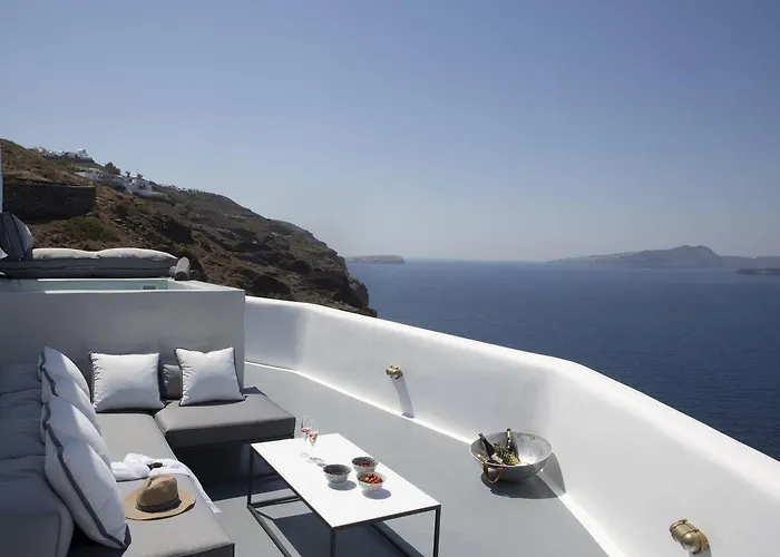 Akrotiri Cove