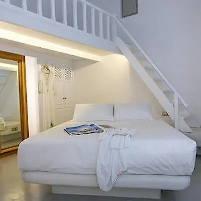La Perla Villas And Suites