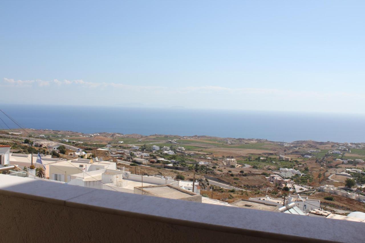 By Thira Villa Fira (Santorini)