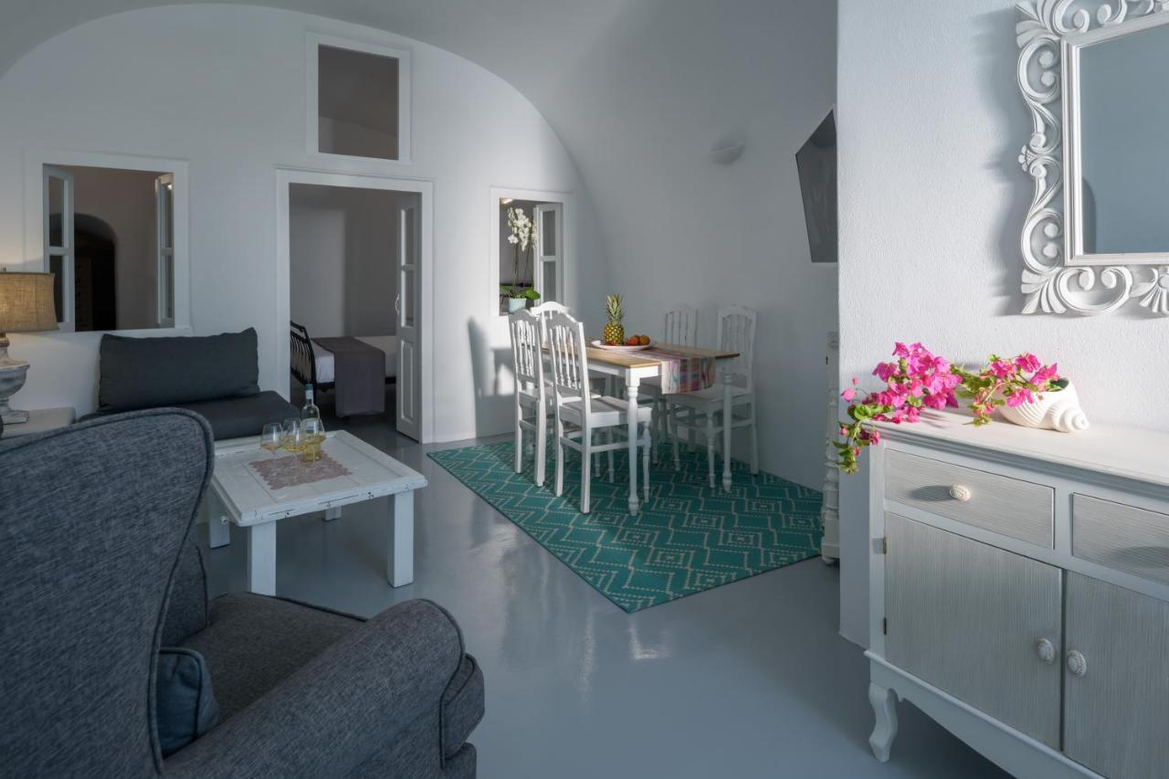 Cave Agapi Villa Oia (Santorini)