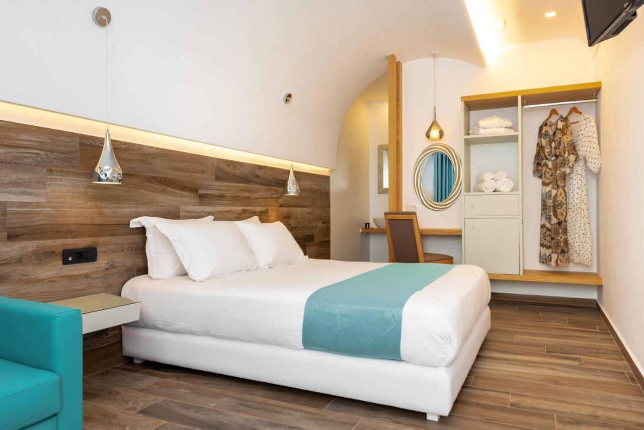 Hotel Deluxe Santorini 4*