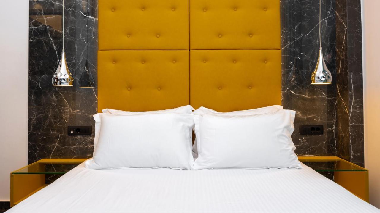 Deluxe Santorini Hotel