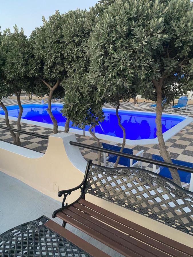 Romantic Hotel Exo Katikies (Santorini)