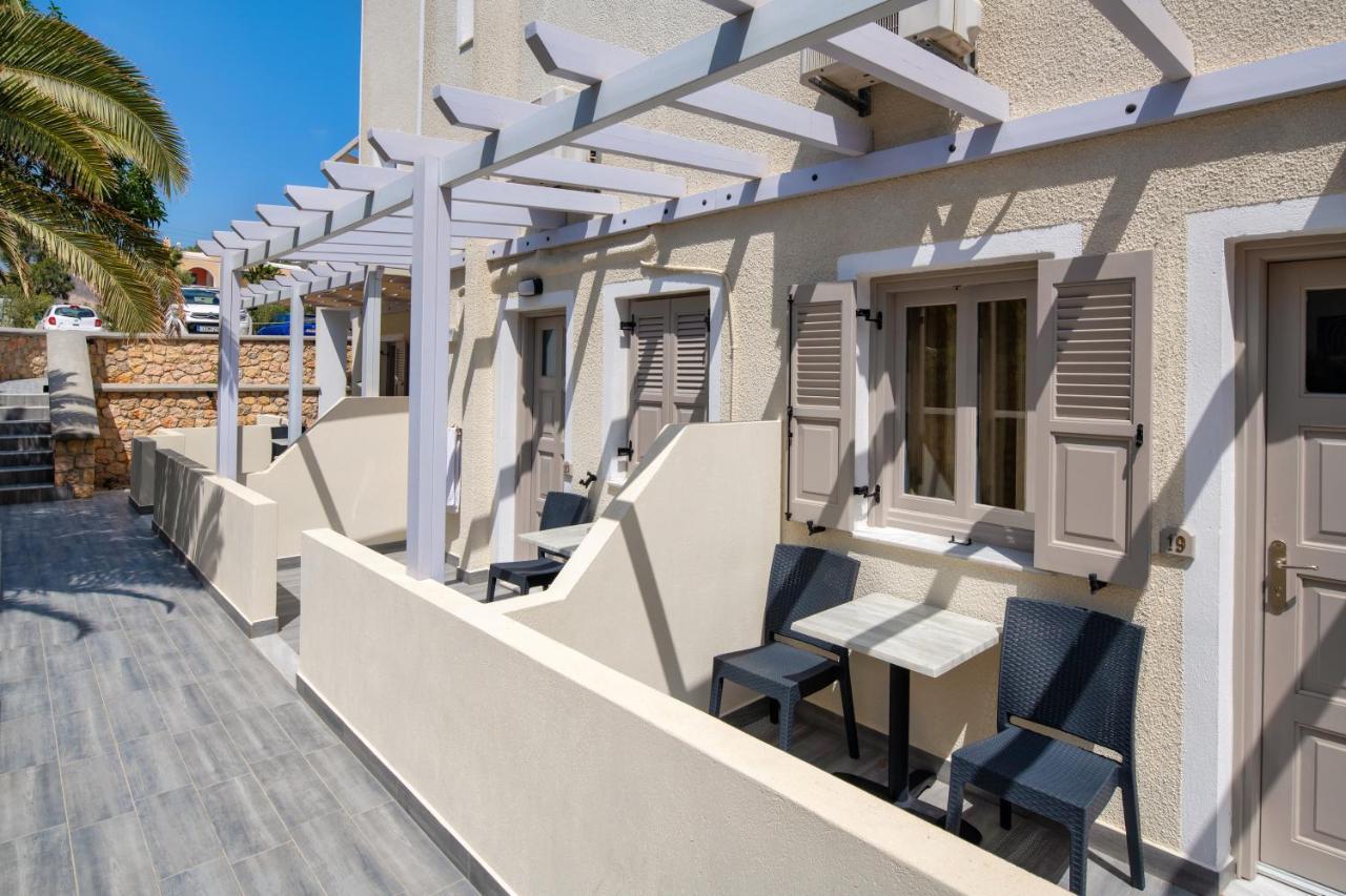 Eleftheria 3* Perivolos (Santorini)