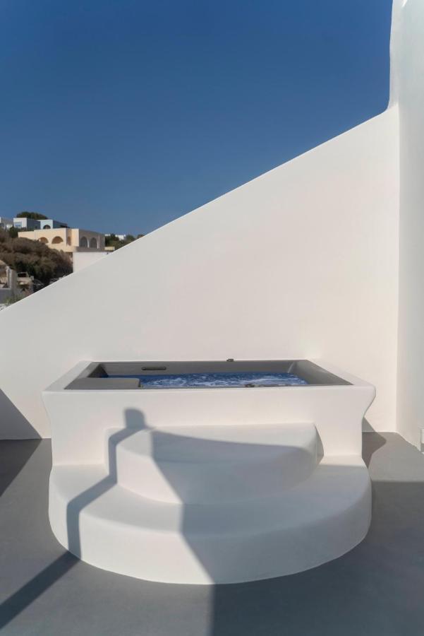 Thallos Cave House And Karterados (Santorini)